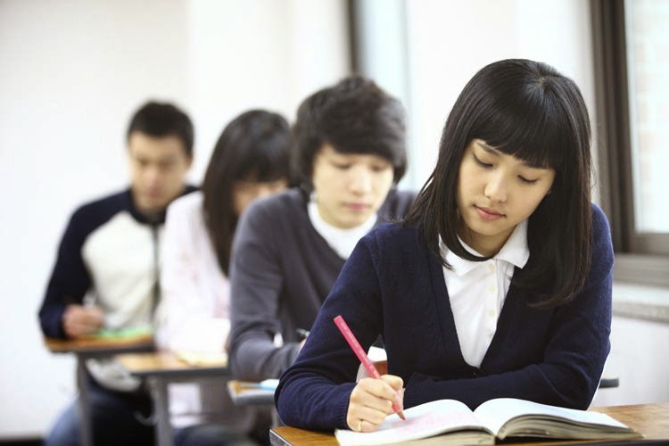 For Our Japan 70 of 3rdyear high school students' English at 'middle