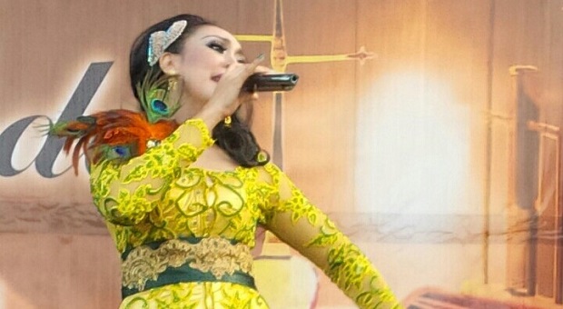 Neneng Fitri Dedikasikan "Mega Mendung" untuk Miss Tjitjih