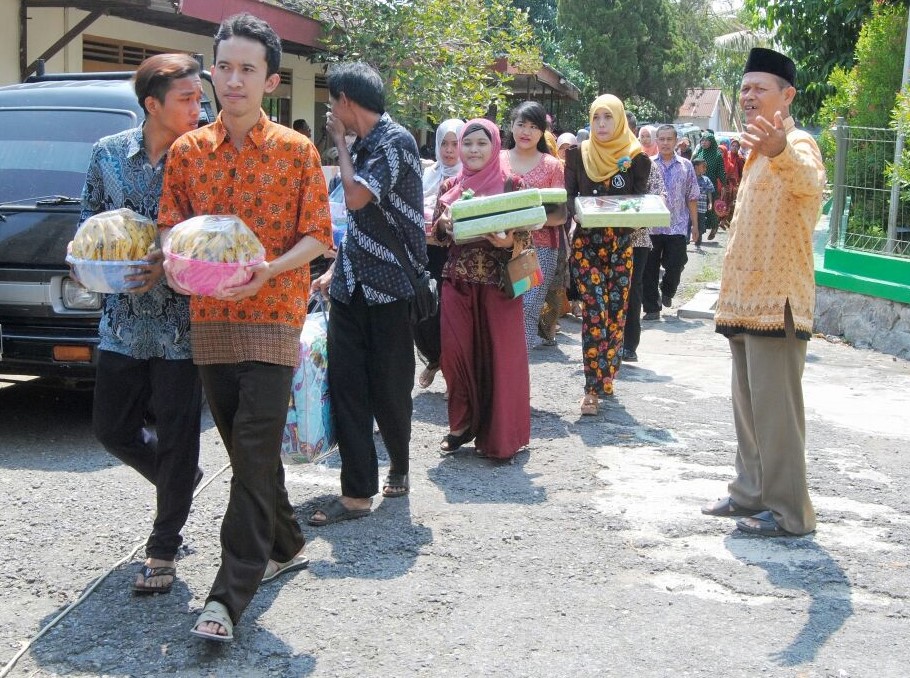 gambar upacara midodareni