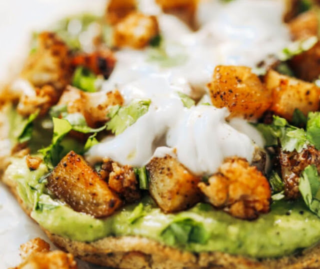 ROASTED VEGGIE PALEO CAULIFLOWER PITAS WITH AVOCADO CREMA ROASTED VEGGIE PALEO CAULIFLOWER PITAS WITH AVOCADO CREMA