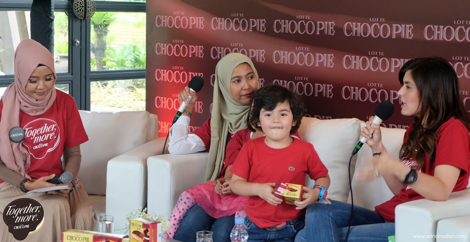 Together, more Lotte Choco Pie Together, more Lotte Choco Pie