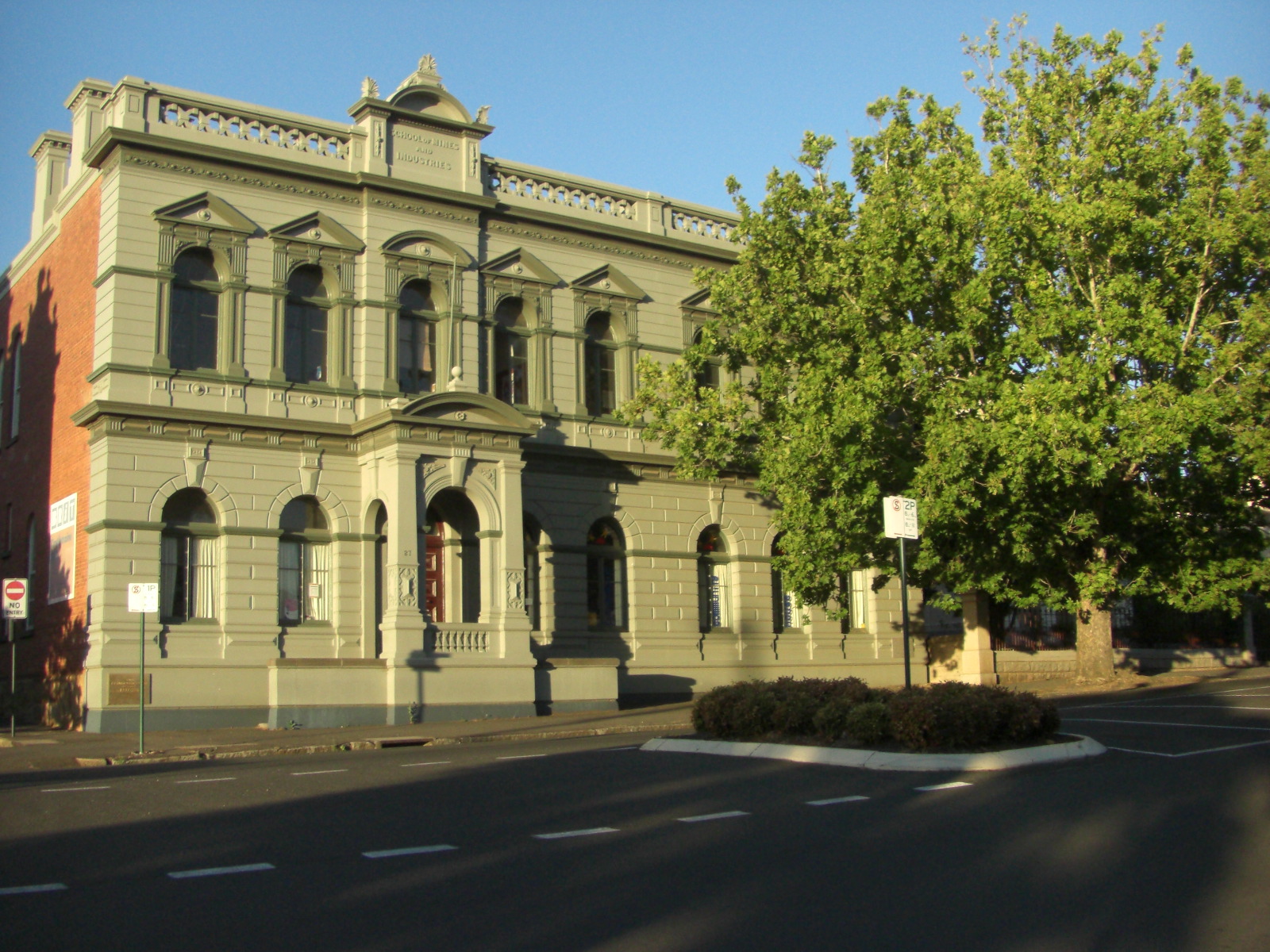 Konted's Make My Day 2 The Historic Town Of Castlemaine