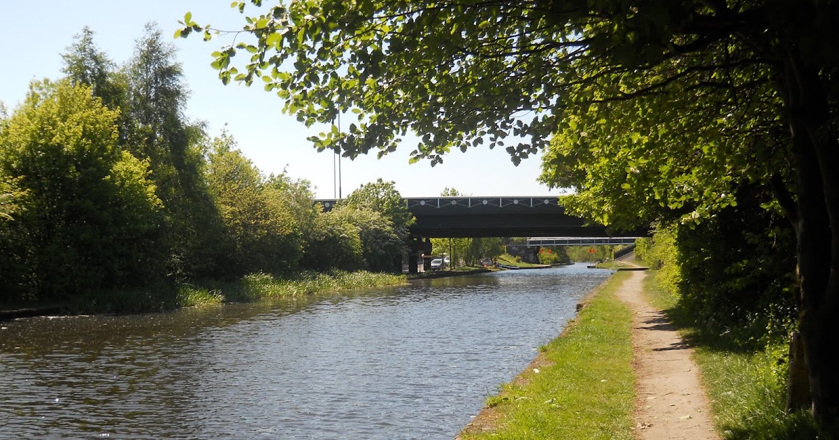 heart-shaped-sheffield-to-rotherham-canal-towpath