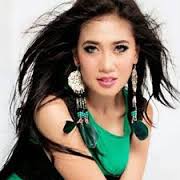 Lirik Lagu Mimpi Erie Suzan - LYRICS LINE