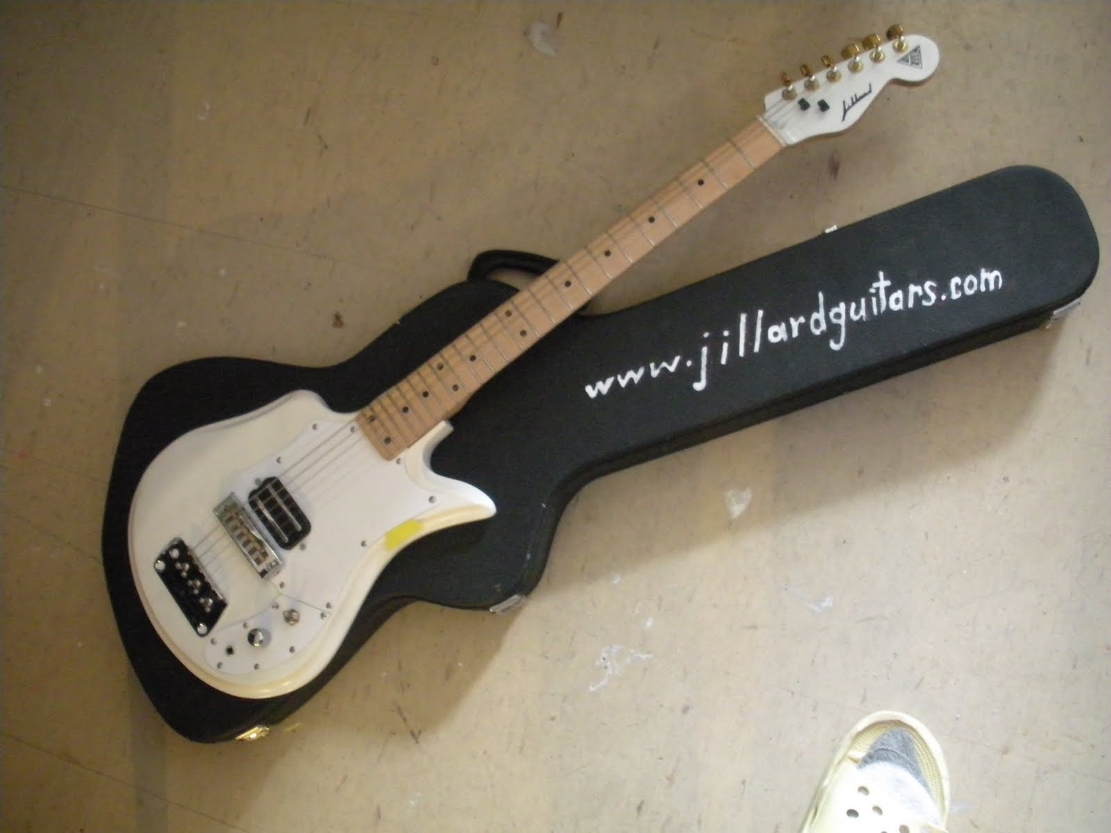 Lee Van Leer The Jillard "Lee Van Leer Custom" guitar w/ case is FOR