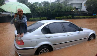 Suasana banjir di kawasan Bunderan Hotel Indonesia (HI), Jakarta Pusat Suasana banjir di kawasan Bunderan Hotel Indonesia (HI), Jakarta Pusat