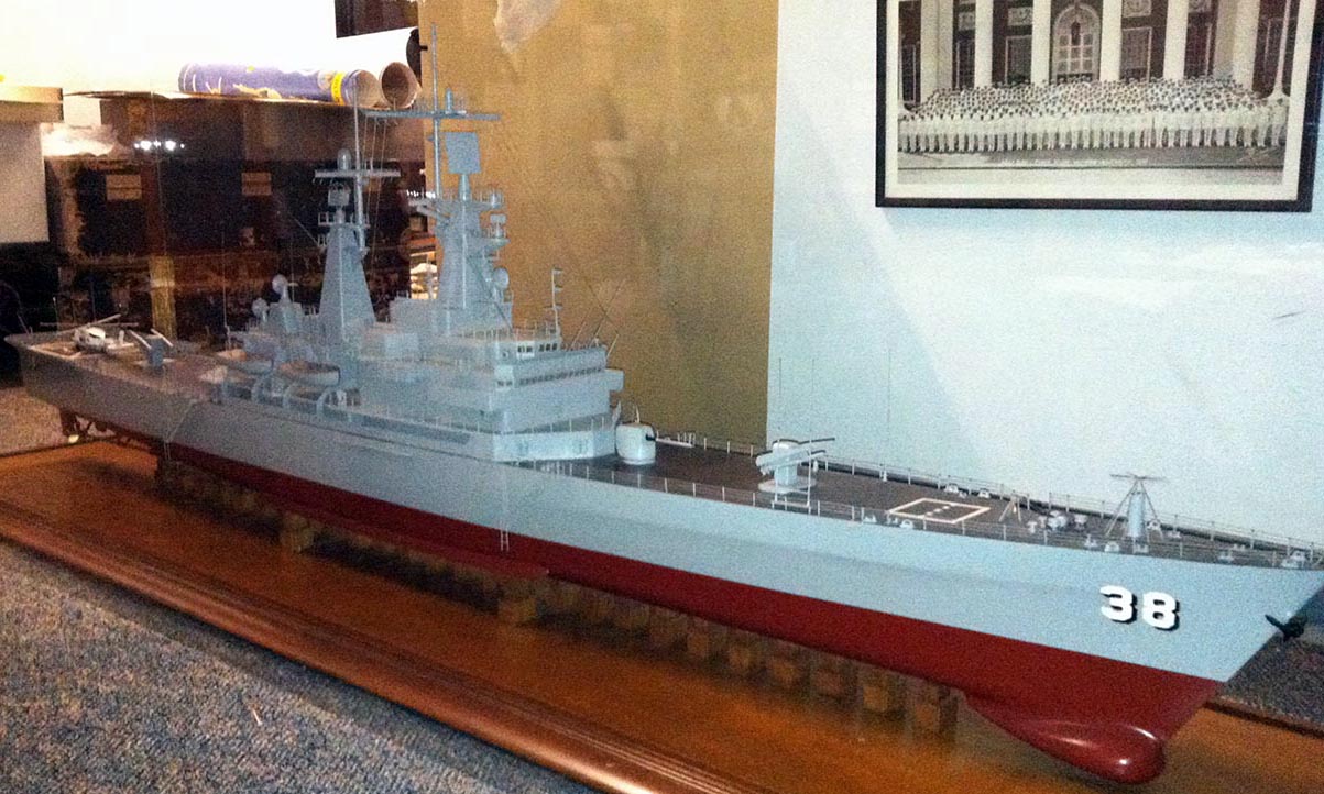 Hampton Roads Naval Museum Builder's Ship Model, Cruiser USS Virginia