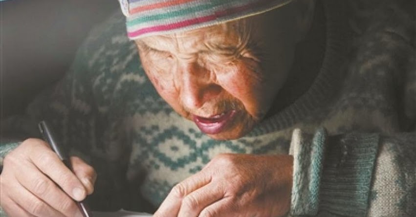 CHINA: Un anciano de 78 años decide sacar su título de posgrado CHINA: Un anciano de 78 años decide sacar su título de posgrado