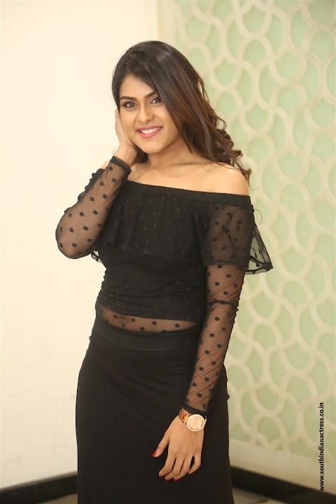 Naira Shah at E Ee Premiere Show
