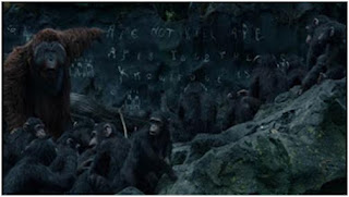 Adegan Film Dawn of The Planet of The Apes ketika Apes Cerdas mengajarkan nilai keluarga Apes. Apes not kill Apes