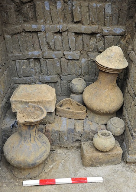 1,092 ancient tombs unearthed in east Beijing 1,092 ancient tombs unearthed in east Beijing