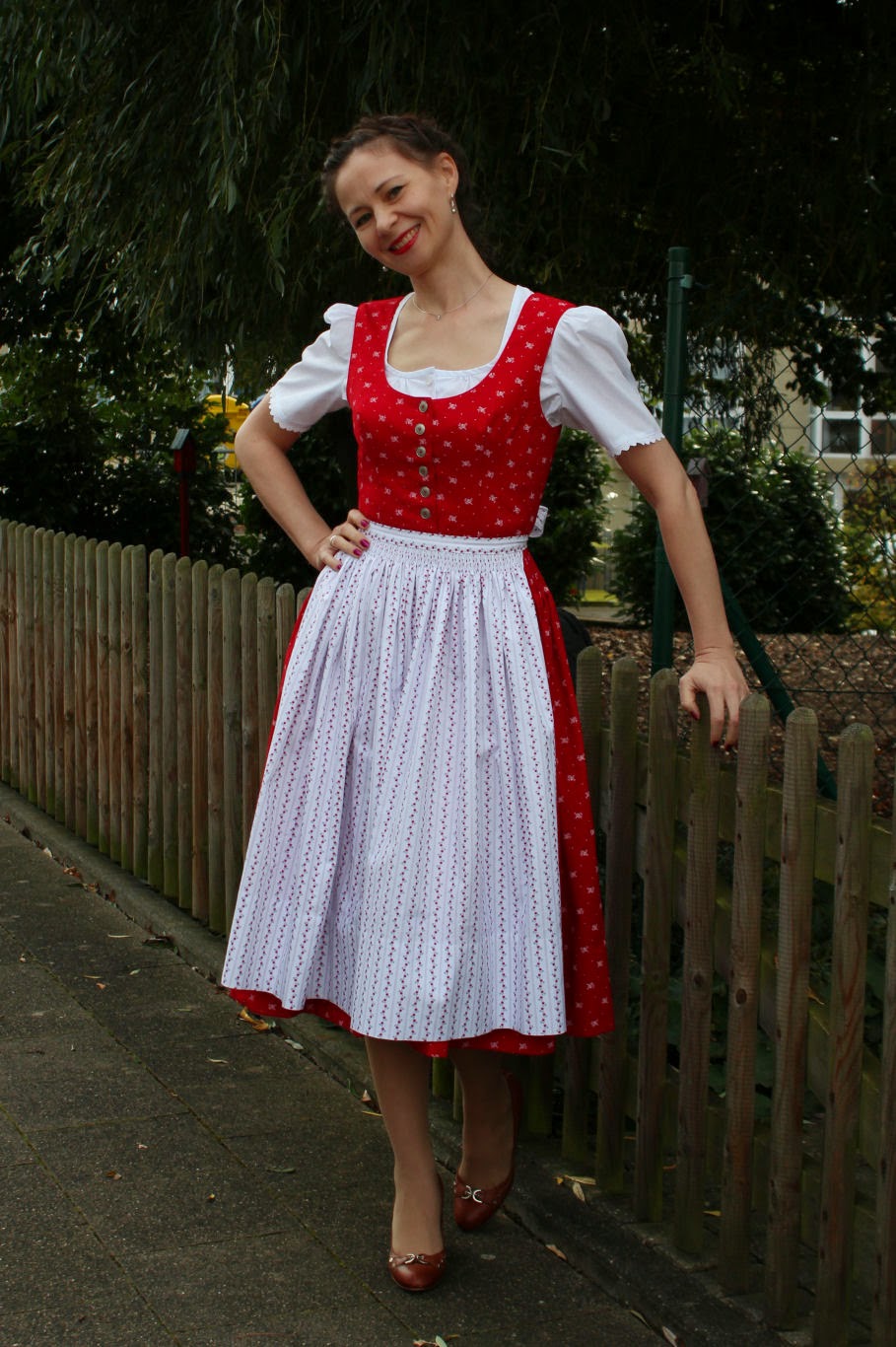 http://sewinggalaxy.blogspot.de/2014/10/mein-dirndl.html