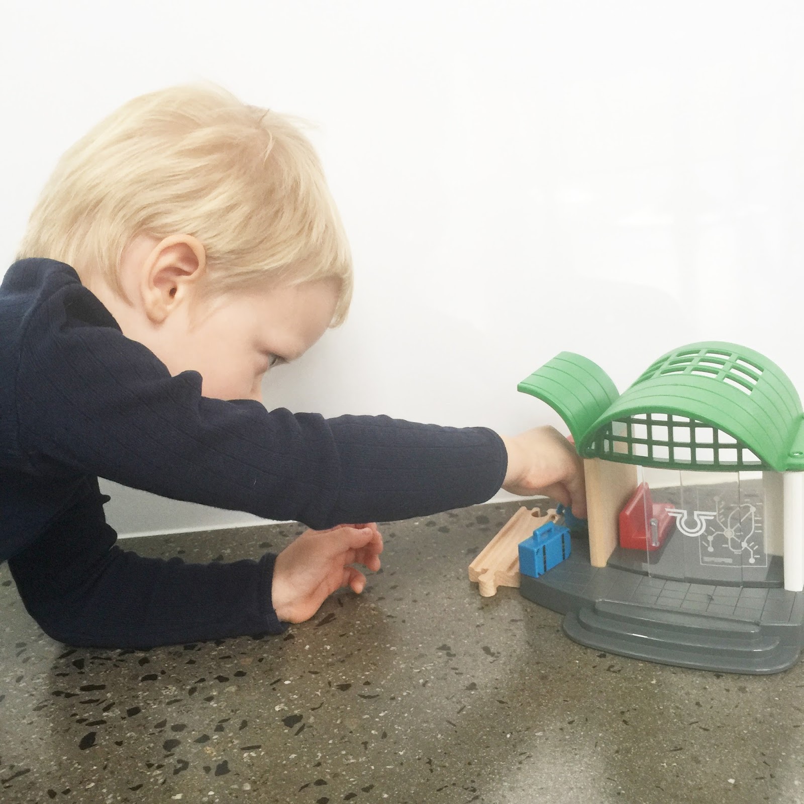 brio train station 33745