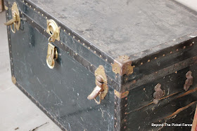 old trunk, Beyond The Picket Fence, trash to treasure http://bec4-beyondthepicketfence.blogspot.com/2015/02/trunk-transformation-saving-old-trunk.html