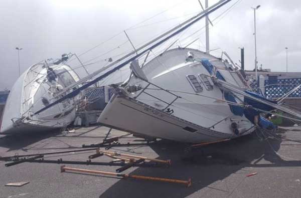 El viento vuelca embarcaciones en el Puerto de Las Nieves, Agaete El viento vuelca embarcaciones en el Puerto de Las Nieves, Agaete