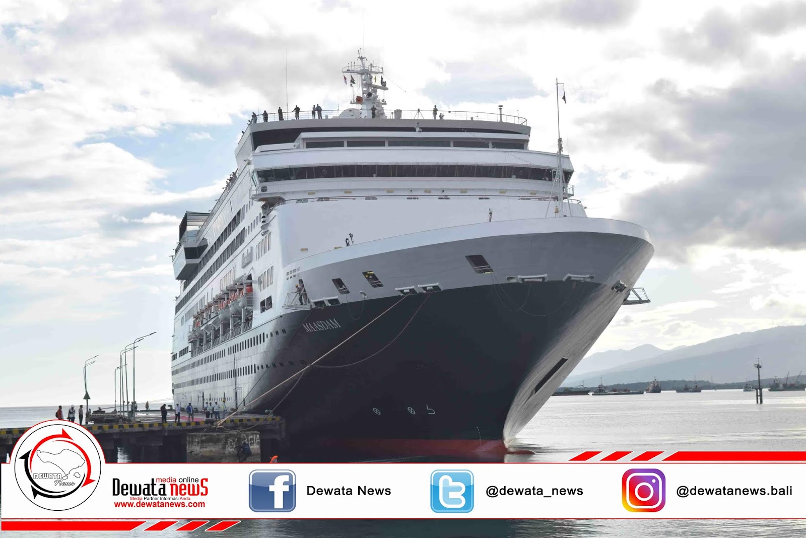 Pertamakali Kapal Pesiar MS Maasdam Bersandar di Dermaga Pelabuhan ...