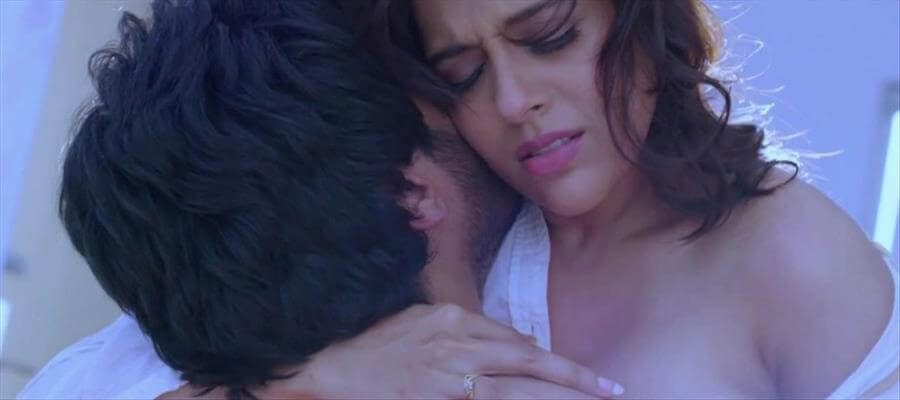 Rashmi Gowtham Hot Sex Videos - SHAMEFUL MOMENT for ALLU ARJUN - 'Rashmi Gautam' BEATS Bunny ! - Telugu  Cinema Samacharam