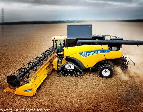 New Holland CR9090 Twin Rotor® combine