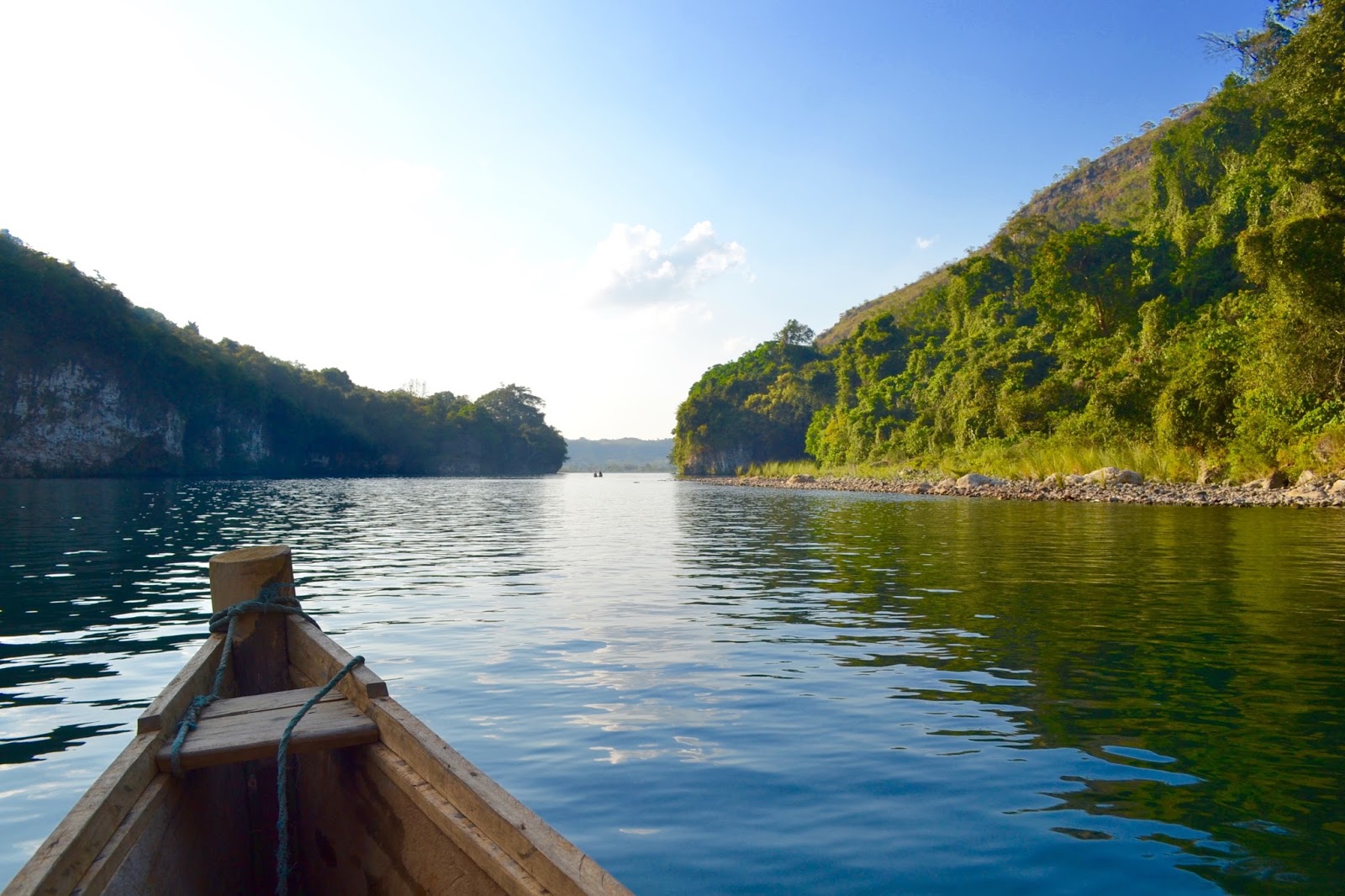 Де бай. Река Кагаян на Филиппинах. Озеро бай Филиппины. Озеро Лагуна де бай Филиппины. Крупнейшая река Филиппин, Кагаян.