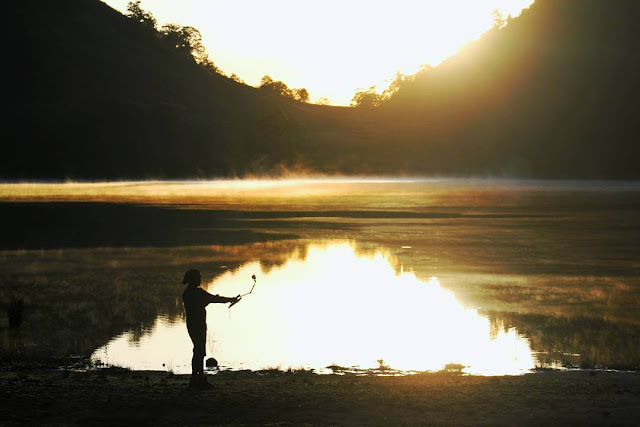 sunrise di ranu kumbolo gunung semeru sunrise di ranu kumbolo gunung semeru
