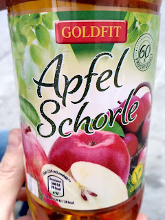 Напій Apfelschorle - це поєднання мінеральної води з яблучним соком