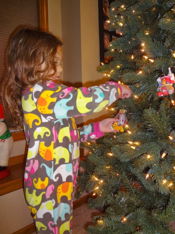 Benton Family: November 29th (Oh Christmas Tree Oh Christmas Tree!!)