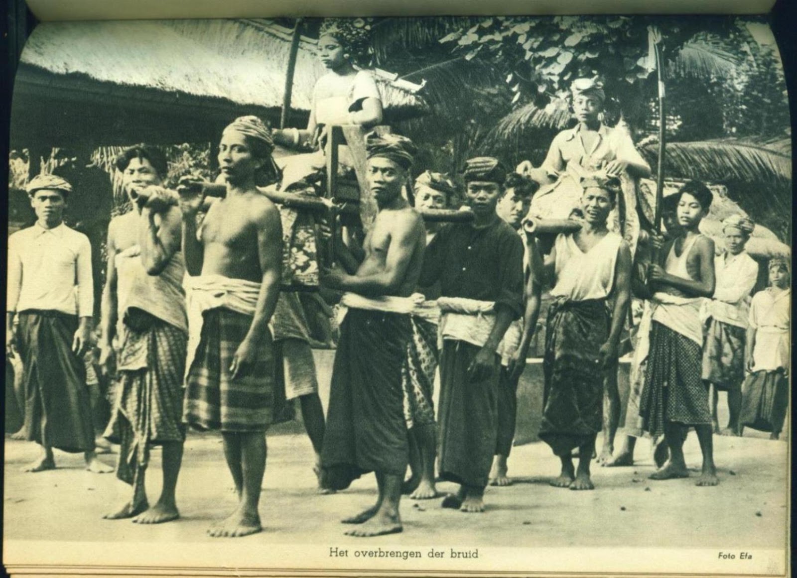 Koleksi Tempo Doeloe Bali tempo doeloe, masih di jaman kolonial Belanda.