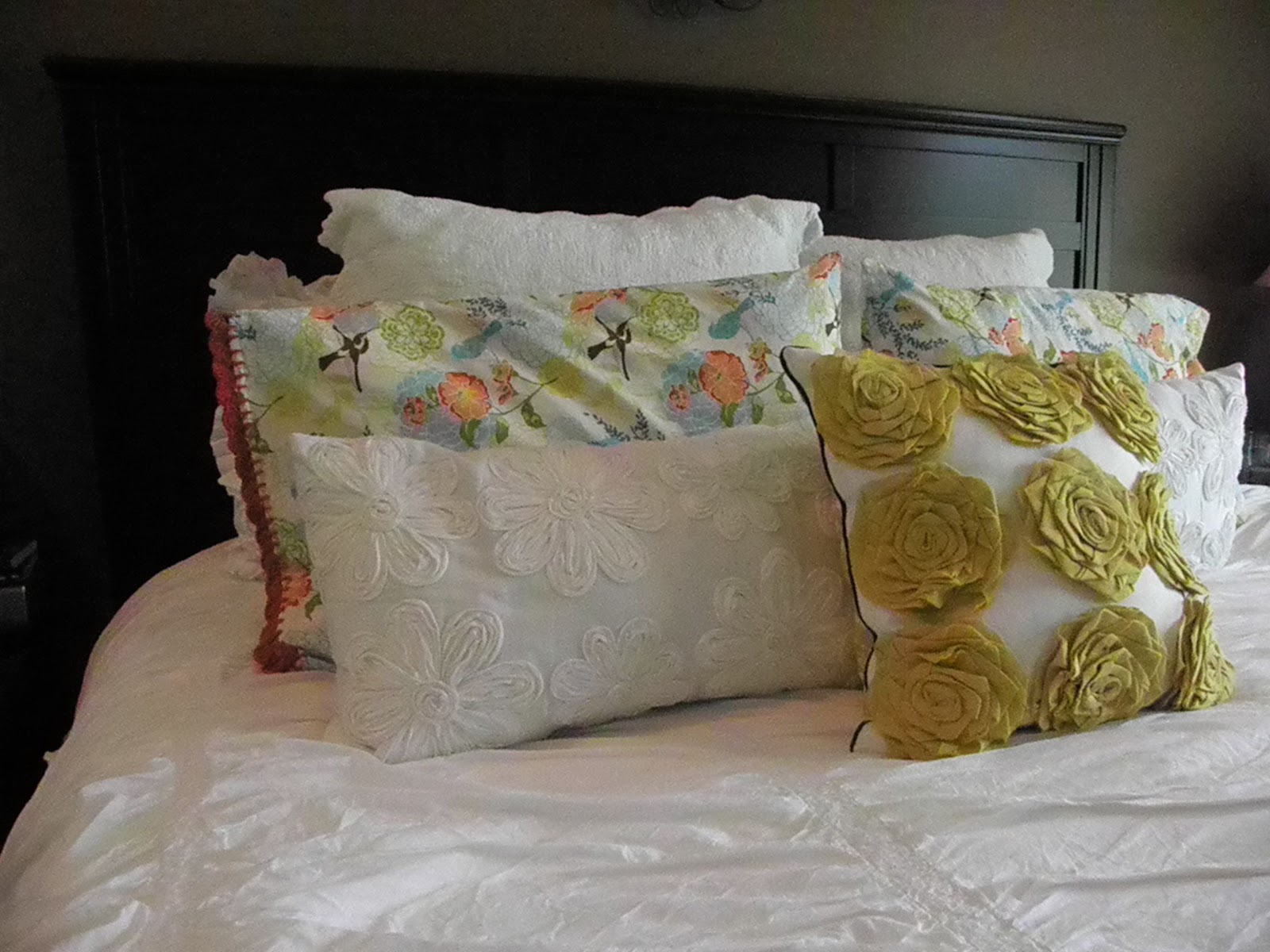 * elletrain knits * posh pillows!! ♥