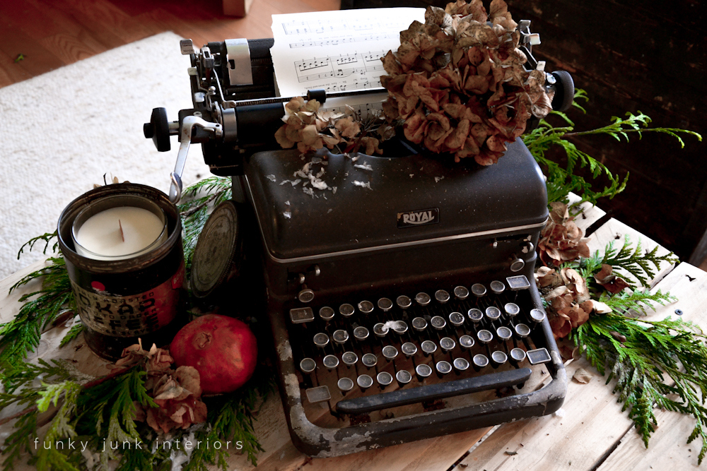 Vintage typewriter Christmas centrepiece - 12 Days Day 7 ... Vintage typewriter Christmas centrepiece - 12 Days Day 7 ...