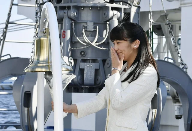 Princess Mako of Akishino visited the research vessel “Kaimei” (enlightened) which is currently docked at the Ariake Pier in Tokyo harbour. new dress fashions, newmyroyals