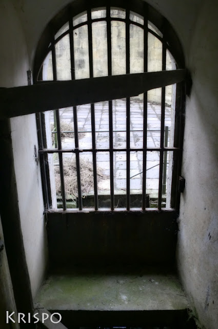 puerta de barrotes de hierro del fuerte guadalupe de hondarribia