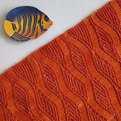 Knitting and so on: Wellengang Short Row Scarf - Free Knitting Pattern