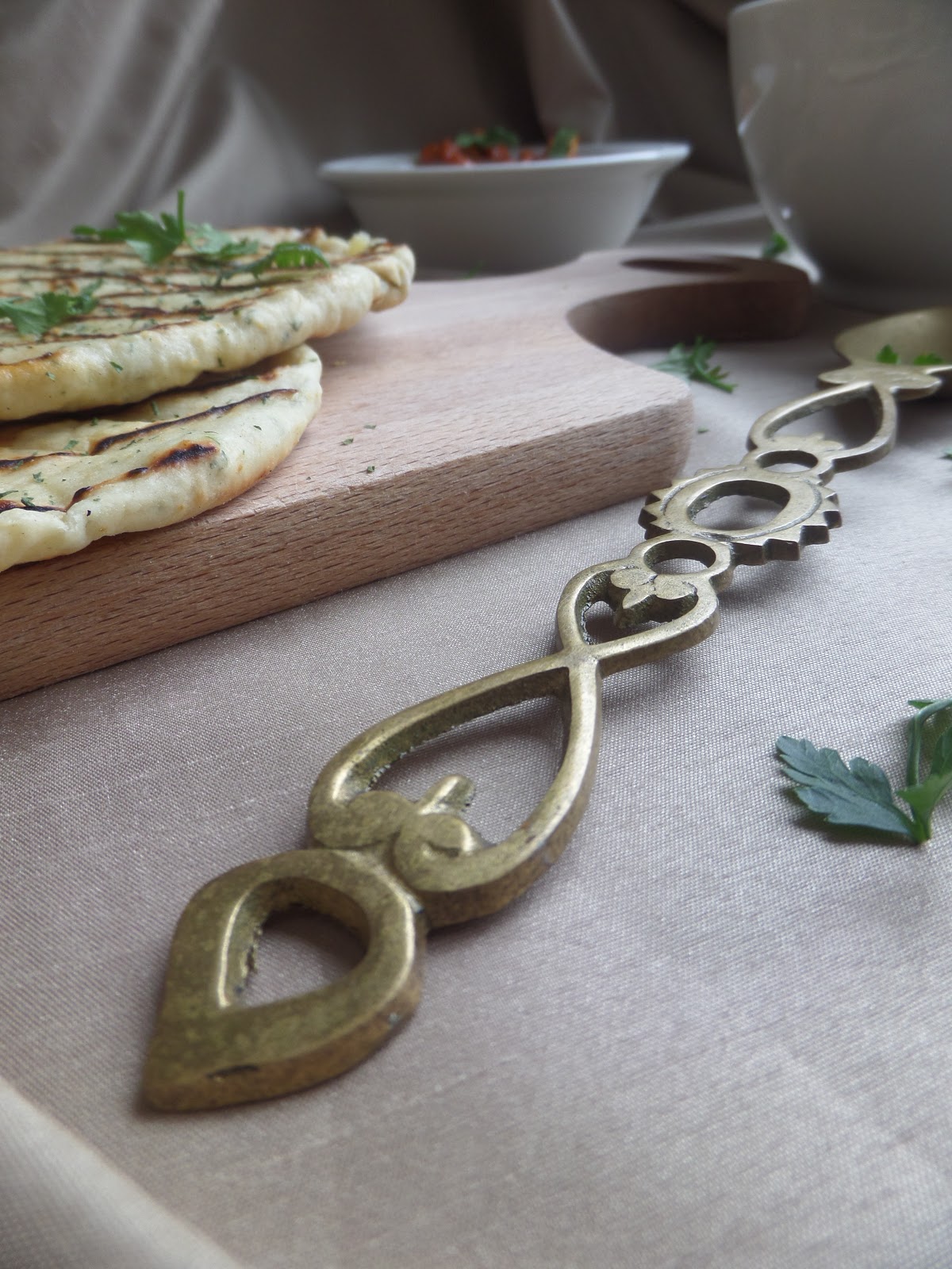 Jamie Oliver's easy flatbreads, with a wild garlic twist // Les pains