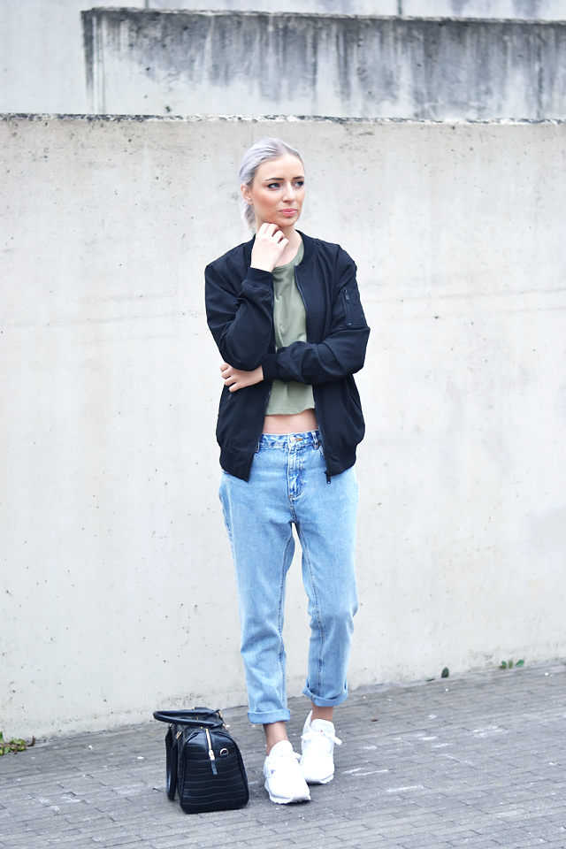 Turn it inside out: OUTFIT: 90'S GIRLFRIEND JEANS