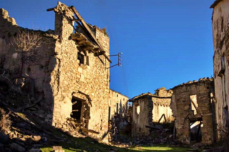 Kızılırmak kenarındaki terk edilen bu ürpertici köy, Türkiye'nin en korkunç köylerinden biridir.
