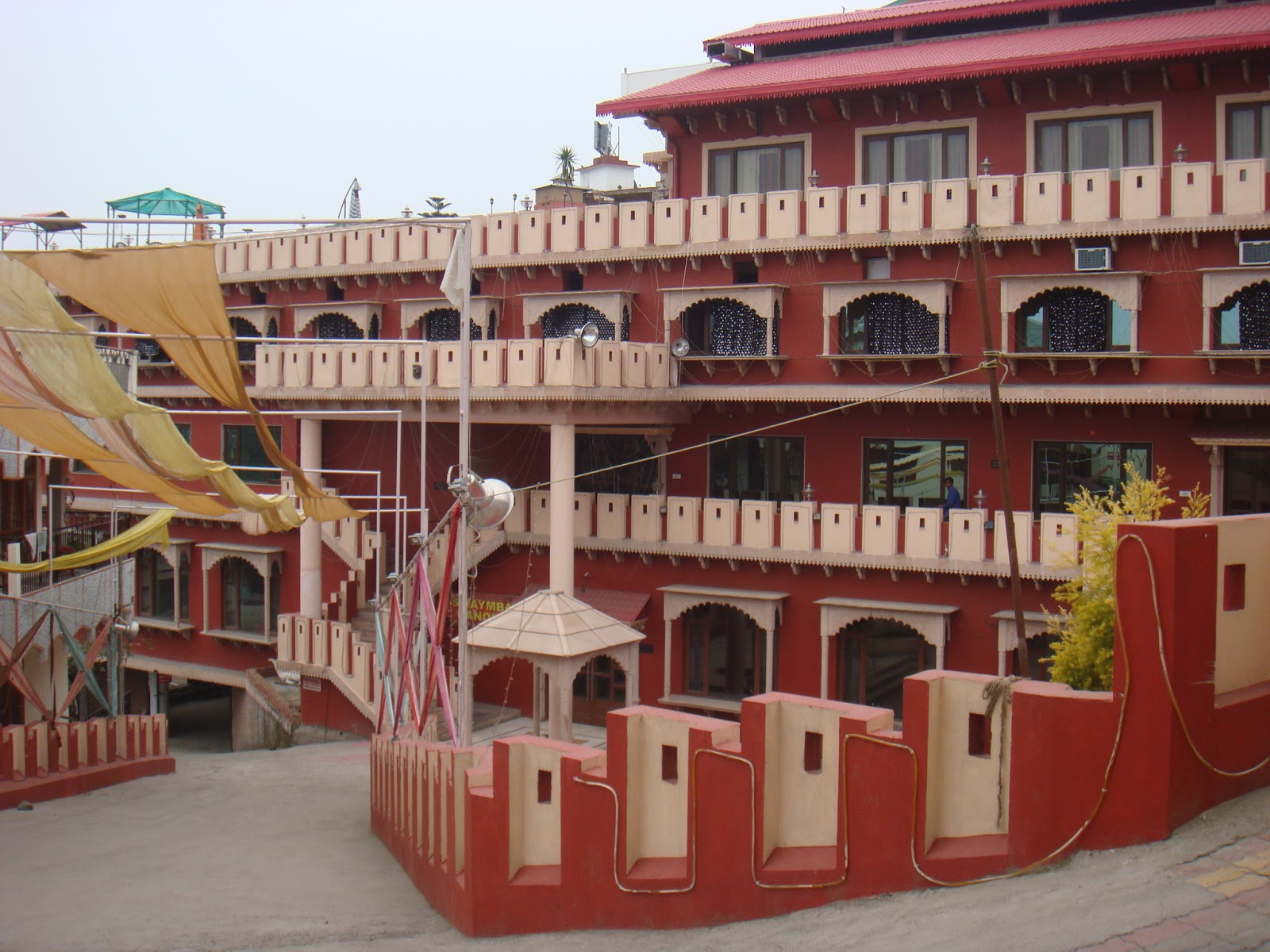 hotel paragon palace solan