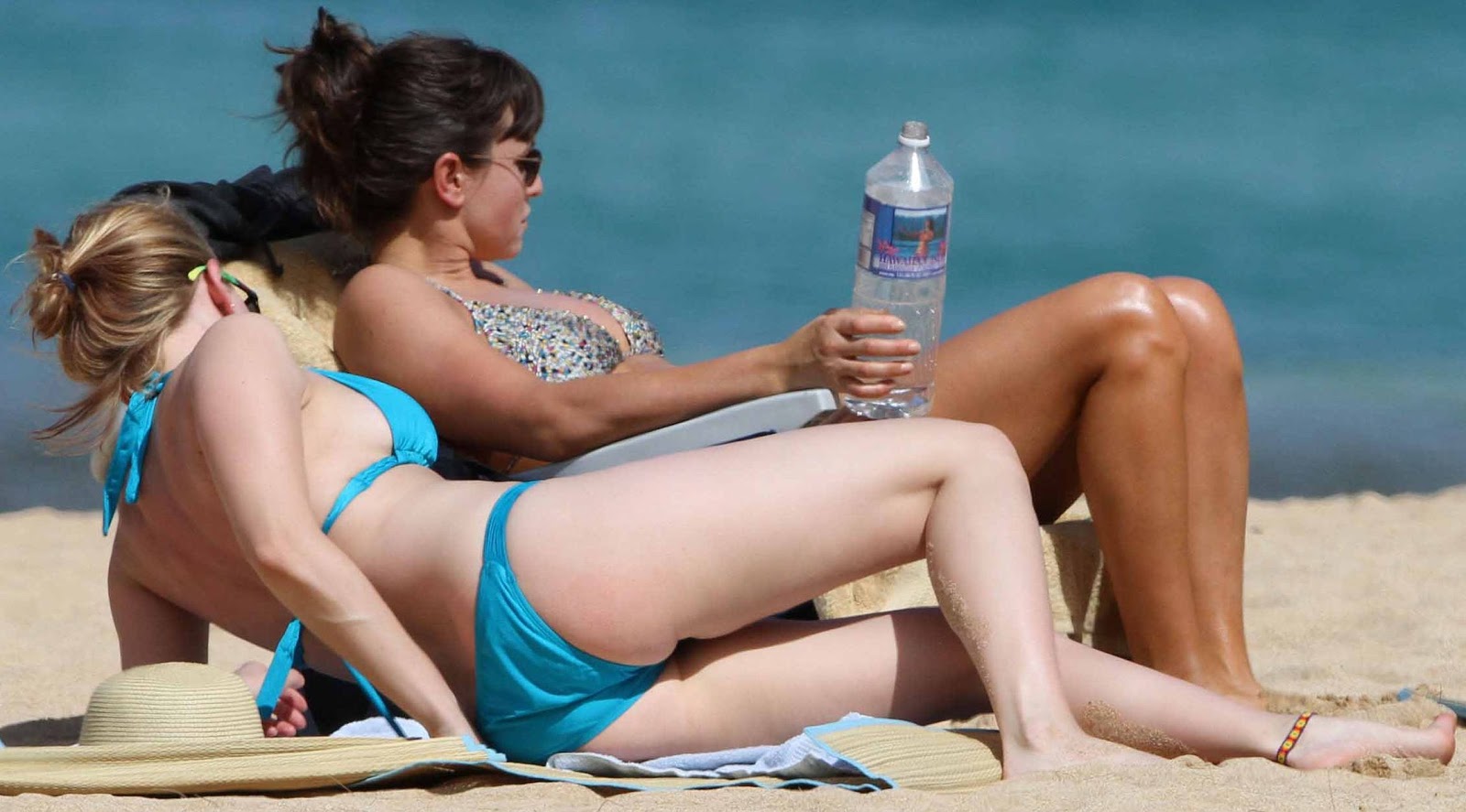 Scarlett Johansson bikini candids in Hawaii MEGAPOST.