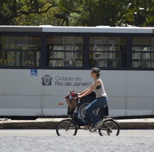Río de Janeiro avanza en dos ruedas