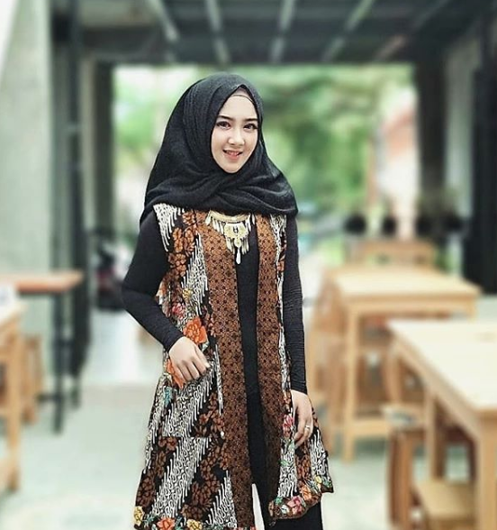 50 Model Baju Batik Terpopuler 2019 Tips Tampil Cantik 