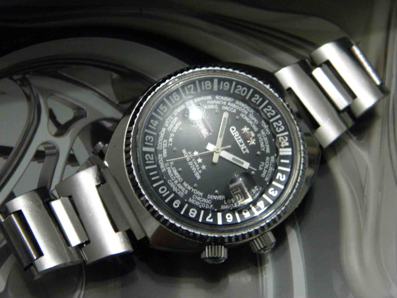 kiosku for sale vintage orient worlddiver Orient worlddiver automatic Movement automatic 21 jewels japan made Dia 46 mm w c Dial hitam masih mulus kombinasi tulisan dan index silver nikel