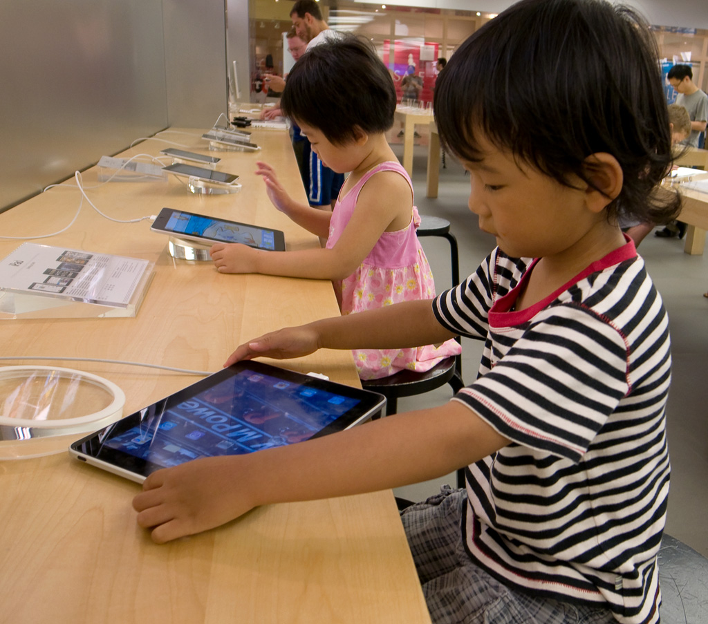 Education From Childhood: Parents Should Not Over Use iPad In Early