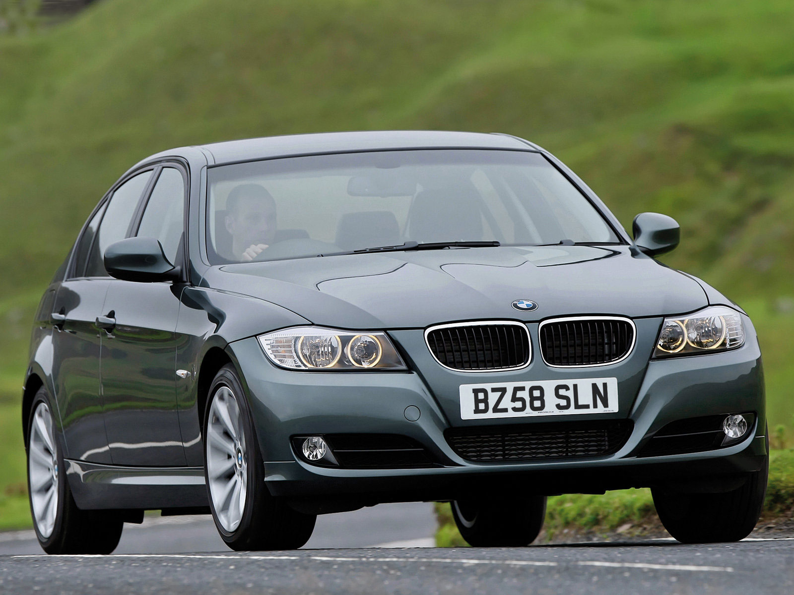 2009 BMW 3Series UK Version review and pictures
