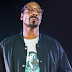 Snoop Dogg divulga novo single com pegada G-Funk; ouça "What Is This?"