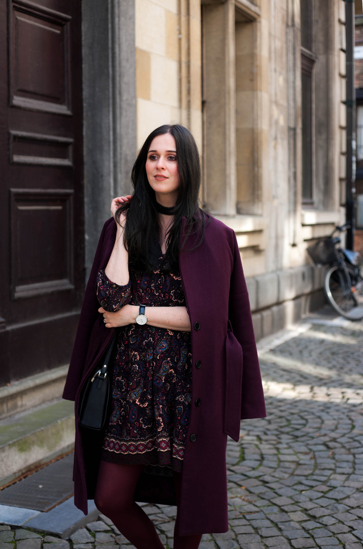 Outfit eggplant all over with pink loafers THE STYLING DUTCHMAN.