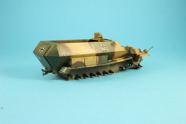 Montage pas à pas du Sdkfz 251/1 de Tamiya au 1/35. Montage pas à pas du Sdkfz 251/1 de Tamiya au 1/35.