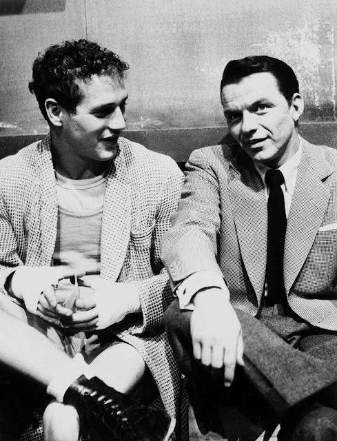 Paul%2BNewman%2Bon%2Bthe%2Bset%2Bof%2BSomebody%2BUp%2BThere%2BLikes%2BMe%2B%25281956%2529%2Bwith%2Bvisitor%2BFrank%2BSinatra.