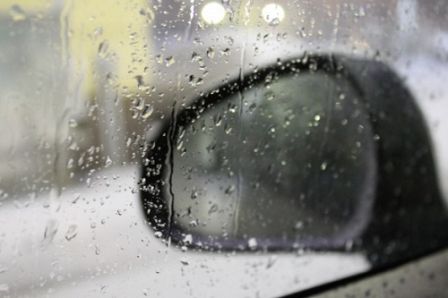Cara Menghilangkan Embun Di Kaca Spion Saat Hujan Lebat