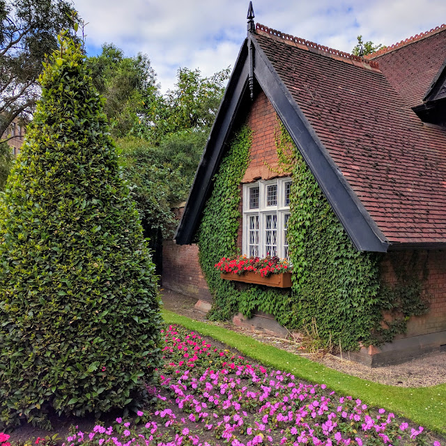 One Day in Dublin Itinerary: Caretaker's cottage at St. Stephen's Green