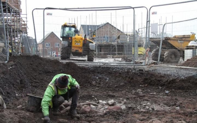 Dig finds UK's oldest sacred site Dig finds UK's oldest sacred site