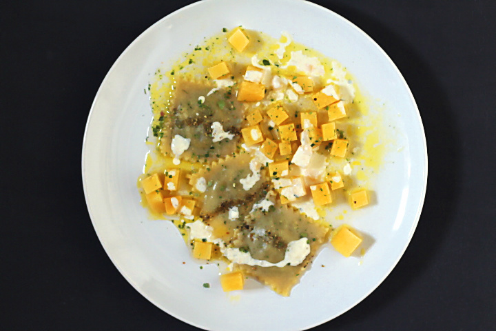 Steckrübe sous vide, Thymian-Nougatsahne und Ochsenschwanzravioli - so geht Wintergemüse mit BÄM-Faktor! | Arthurs Tochter Kocht von Astrid Paul Steckrübe sous vide, Thymian-Nougatsahne und Ochsenschwanzravioli - so geht Wintergemüse mit BÄM-Faktor! | Arthurs Tochter Kocht von Astrid Paul